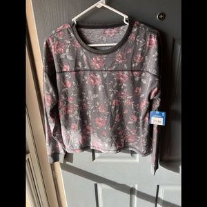 New with tags Arizona Jean Co brand juniors long sleeve gray floral top.  Sz Sm